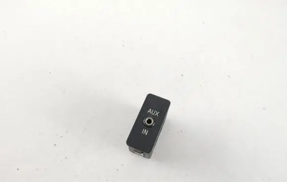 BMW 1 E81 E87 AUX in-socket connector 6930561
