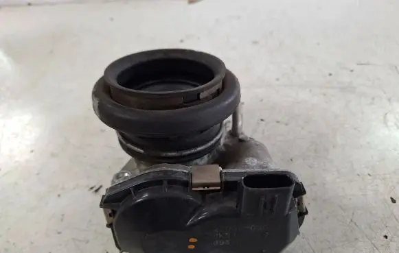 Toyota Yaris Throttle body valve 22030-0Q040