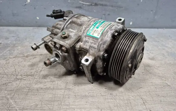 Volkswagen Golf Plus Air conditioning (A/C) compressor (pump) 1K0820803Q