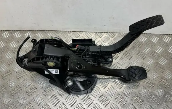 Volkswagen PASSAT B8 Pedal assembly 5Q2721058AP