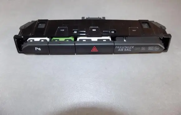 Volkswagen PASSAT B8 Hazard light switch 3G1853770A