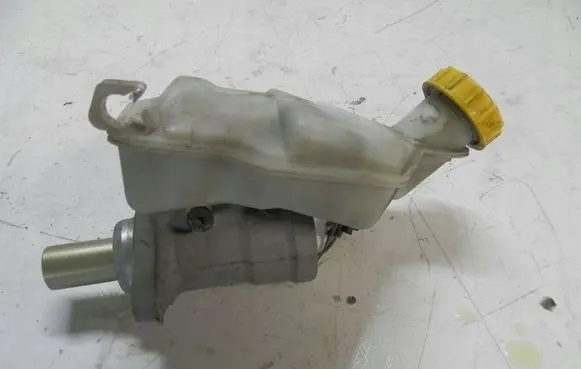 Ford Fusion Master brake cylinder 