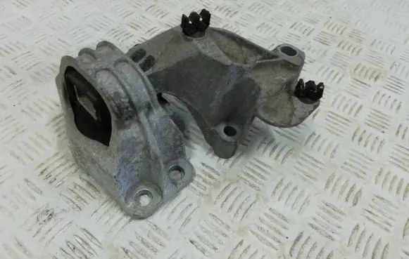 Dacia Duster Engine mount vacuum valve 
