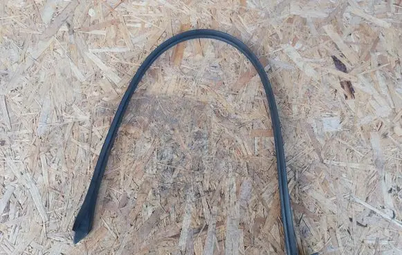 Hyundai i40 Rubber seal front door window/glass 