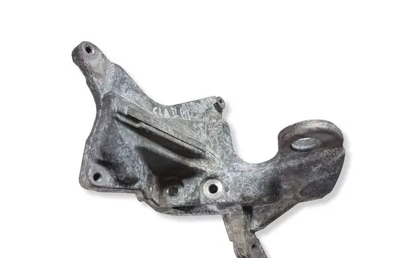 Mercedes-Benz CLA C118 X118 Engine mounting bracket A6542241000