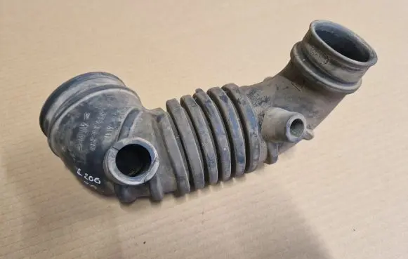 Mitsubishi L200 Turbo air intake inlet pipe/hose 1505A237