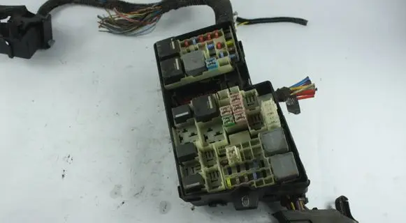 Ford C-MAX II Fuse module AV6T14A142AB E00027328