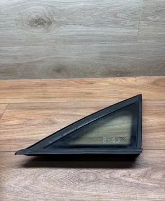 Seat Altea XL Front triangle window/glass 5P0845411