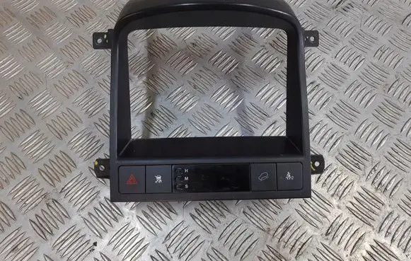 Chevrolet Captiva Radio/GPS head unit trim 
