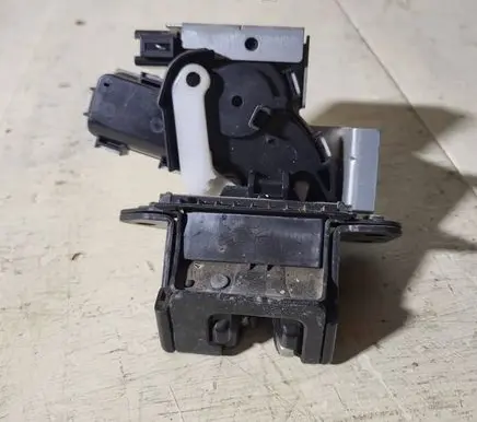 Mazda 2 Tailgate/trunk/boot lock/catch/latch C6728