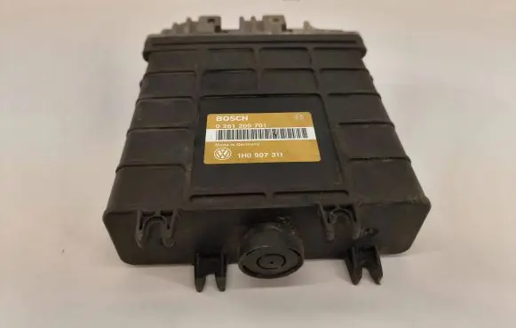 Volkswagen Golf III Engine control unit/module 0261200701 1H0907311