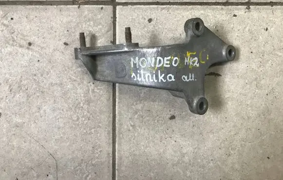 Ford Mondeo MK II Engine mounting bracket 973BG3K305AF