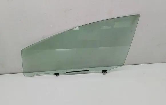 Toyota Prius (XW30) Front door window/glass (coupe) 6810247072