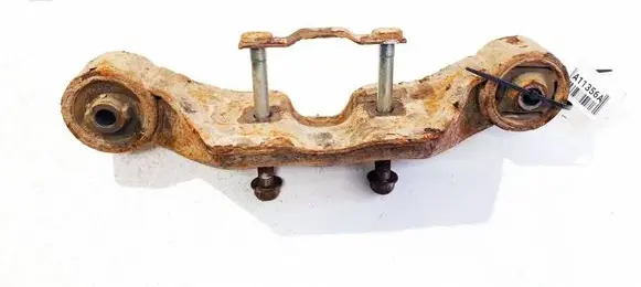 Subaru Legacy Engine mount bracket