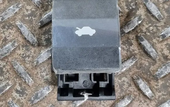 Chrysler Pacifica Engine bonnet (hood) release handle