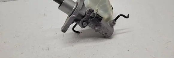 Volkswagen Amarok Master brake cylinder 2H0611303A