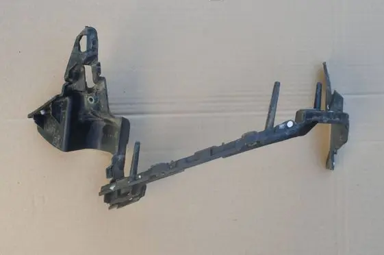 Chevrolet Camaro Front bumper mounting bracket 92243313-RH