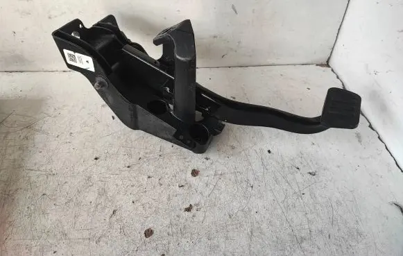 Ford Mustang VI Brake pedal FR3C2D094AD C1518154036 988974550A