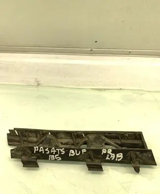Volkswagen PASSAT B5 Front bumper mounting bracket 3C0807184