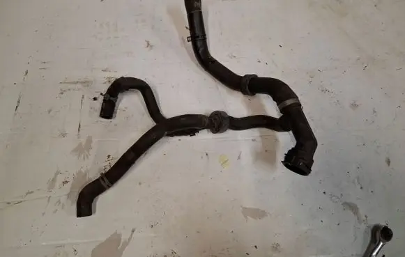 Volkswagen PASSAT B8 Engine coolant pipe/hose