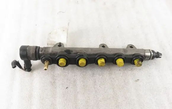Renault Scenic II - Grand scenic II Fuel main line pipe 0281002753 0445214153 0281002915