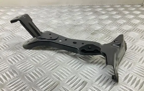 Audi A3 S3 8V Fender mounting bracket 8V0821135A 8V0821167A