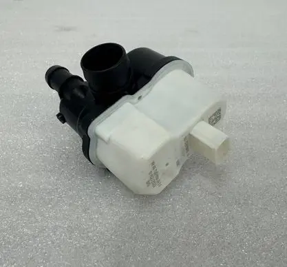 Audi A8 S8 D5 Active carbon filter fuel vapour canister 7L0906243F
