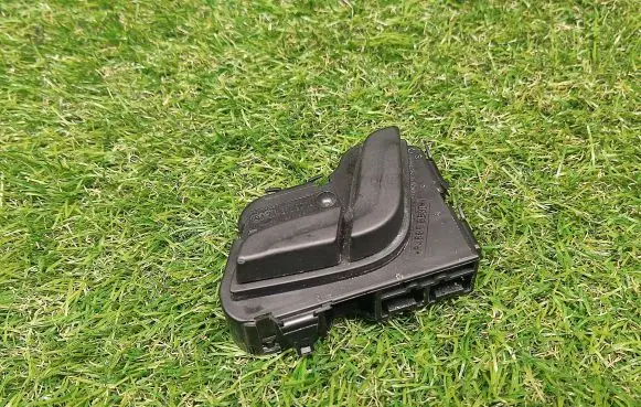 Mercedes-Benz C W204 Seat control switch A2048709010 03463875
