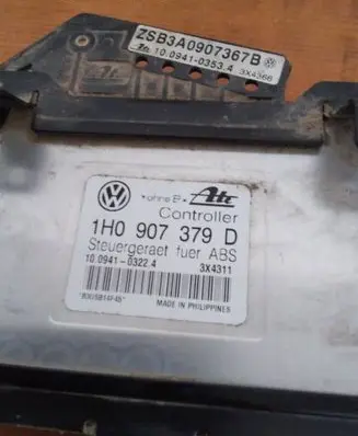 Volkswagen Golf III ABS control unit/module 1H0907379D