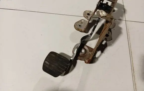 Renault Megane III Brake pedal 