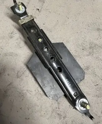 Opel Frontera B Seat belt adjustment rail 15711B