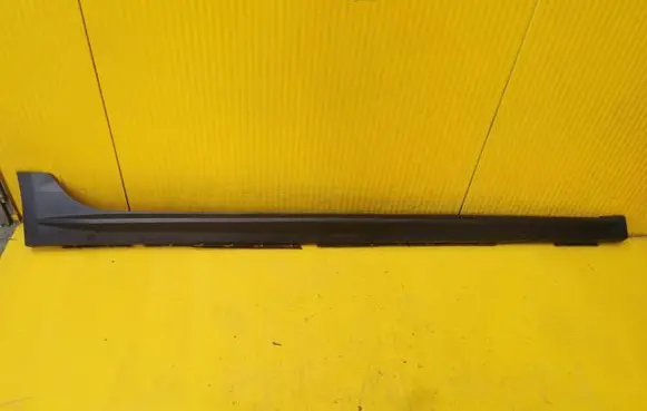 Foot area side trim