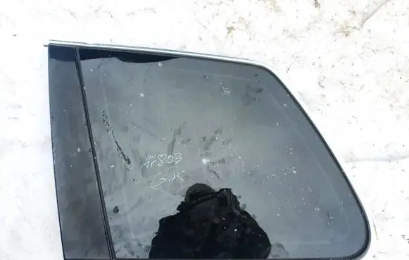 Volkswagen Touareg I Rear side window