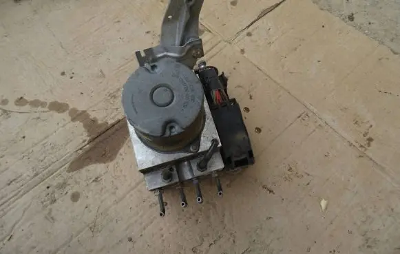 Mercedes-Benz E W211 ABS Pump A2114311812