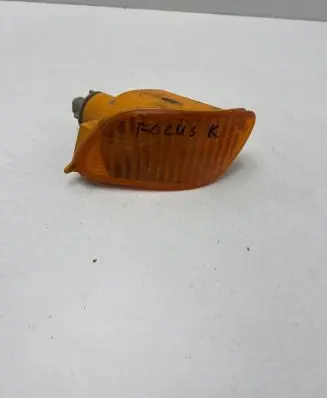 Ford Focus Front indicator light F624B