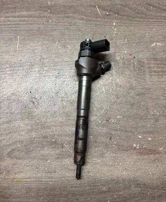 Volkswagen Golf VII Fuel injector 04L130277G 75110477