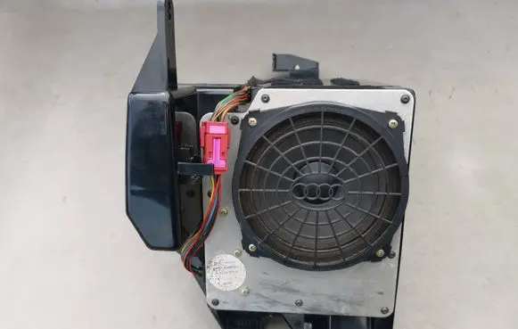 Audi A3 S3 8L Subwoofer speaker 8L0035381G 202942