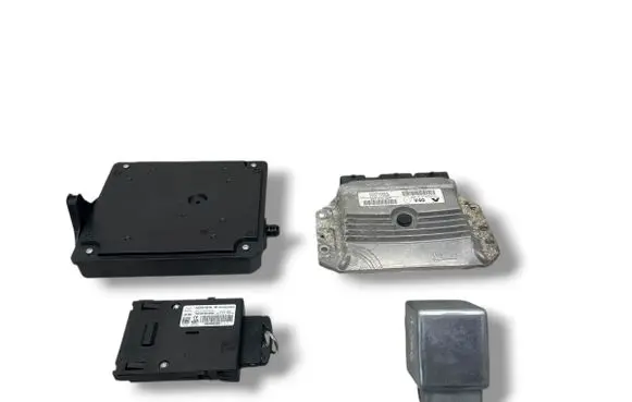 Renault Megane III Engine ECU kit and lock set V29004369A 237100131R 237100132R