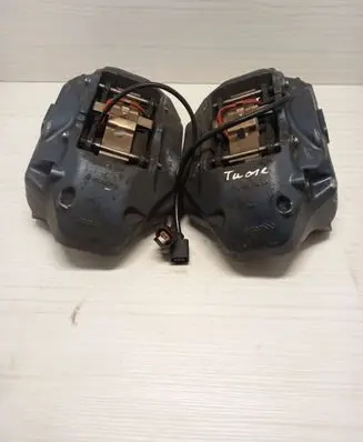 Volkswagen Touareg I Front brake caliper 209236051A 209236061A