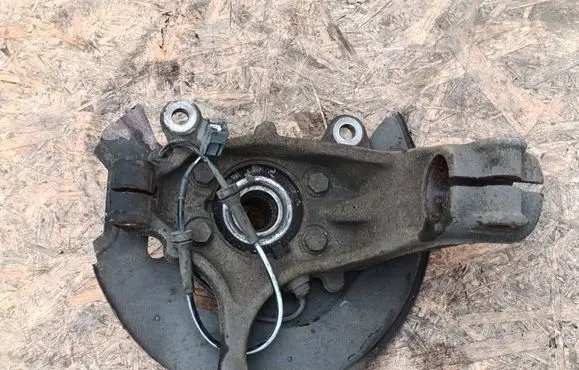 Front wheel hub