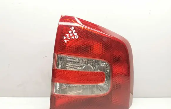 Skoda Octavia Mk2 (1Z) Rear/tail lights 275902AH4