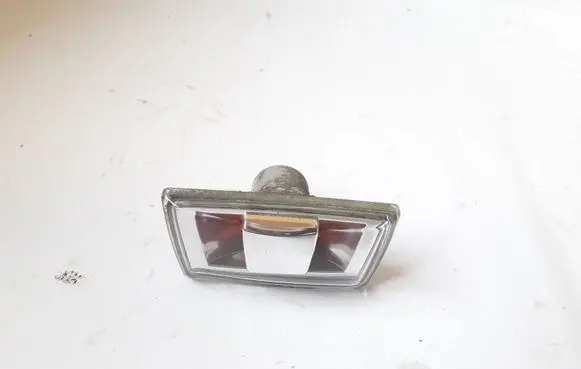 Opel Meriva B Front fender indicator light 13252455 13252456