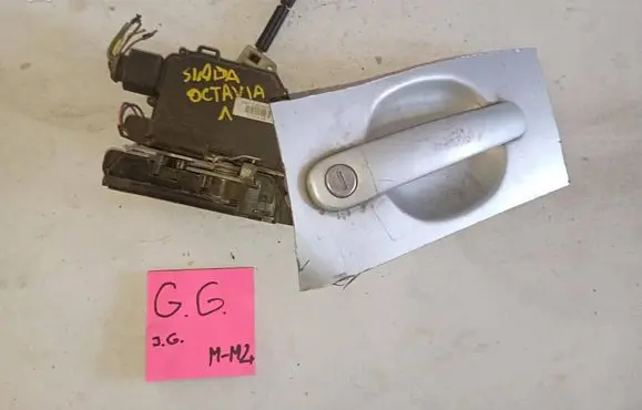 Skoda Octavia Mk1 (1U) Front door lock 1U0837015C