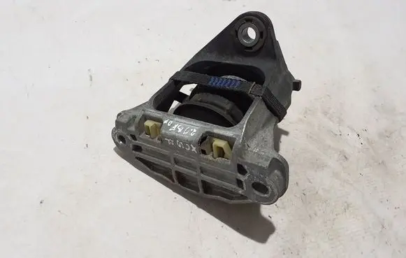 Engine mount bracket