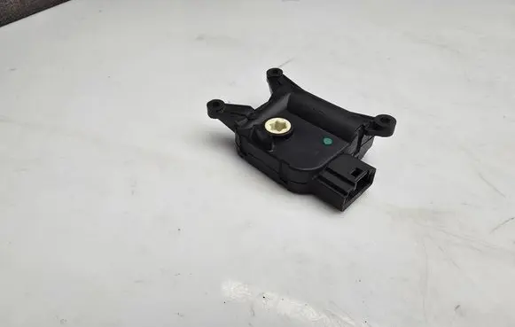 Volkswagen Crafter Air flap motor/actuator 0132801373 D6581