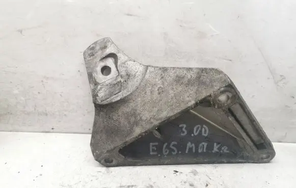 BMW 7 E65 E66 Engine mounting bracket 675841901