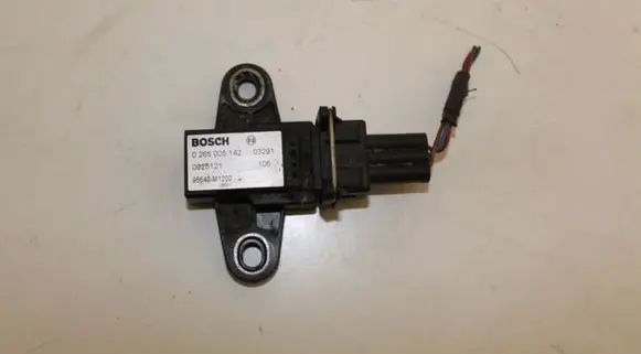 KIA Sorento Airbag deployment crash/impact sensor 0265005142