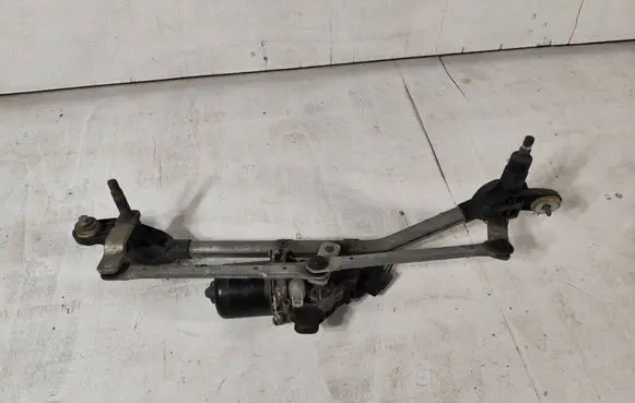 Renault Megane III Front wiper linkage and motor W000007226