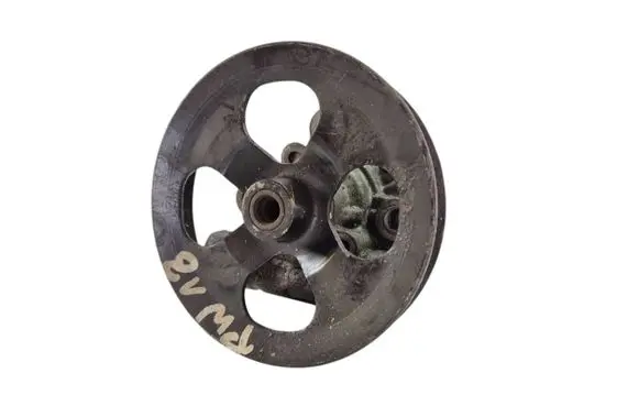 Toyota Yaris Power steering pump W9B03813