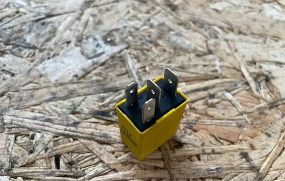 Opel Zafira A Other relay 24433728